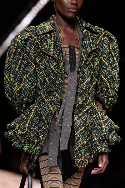 Look 11